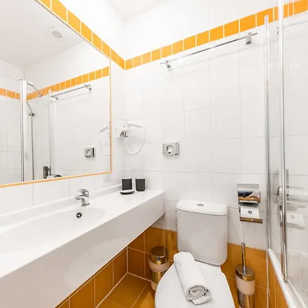 Отель A1 Royal Plaza 3*