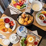 A1 Royal Plaza מלון 3*