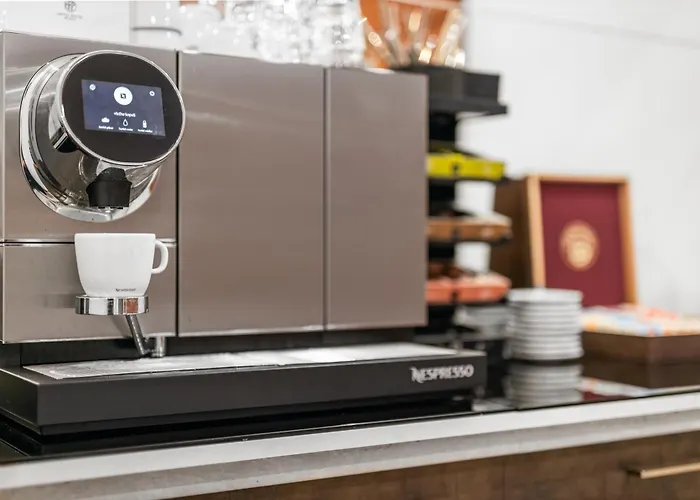 A1 Royal Plaza מלון